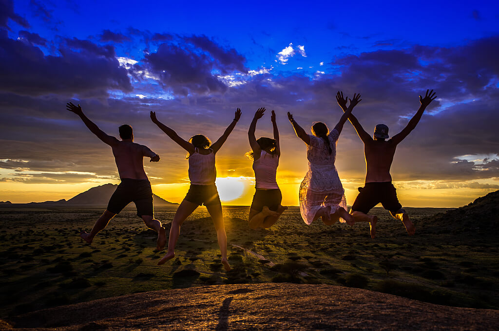 Emotioneller Sonnenuntergang auf den monumentalen Felsen der Spitzkoppe