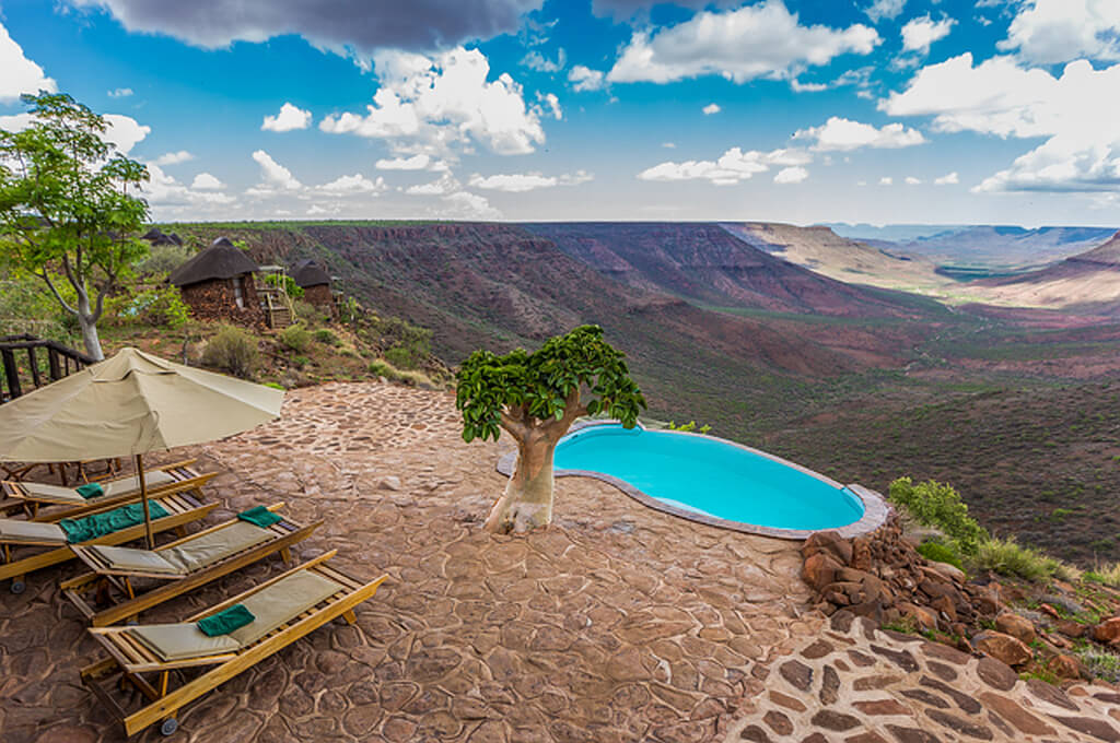 Teilweise sind einzigartige Aussichten von Terrassen und Pools garantiert